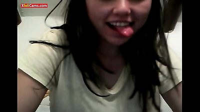 little web cam horny girl