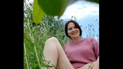 bare naughty Mom-I-would-Like-to-Fuck in a chamomile area masturbates, pees and wards off a wasp / Angela-MILF