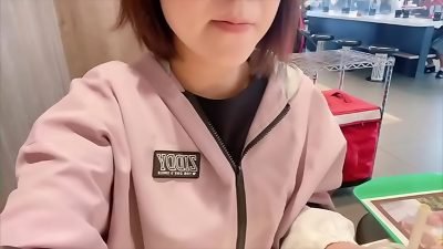 I went to Mac in the morning and got a part-time job of 50,000 yen, so I'm a woman school college girl who heads to the pawn shop I'm looking forward to once a month. A 20-year-old woman who wants to forget everything and moans with her boyfrien