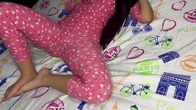 My Stepdaughter's pussy in Pajamas How jummy the Chucha of this 18 year senior female
