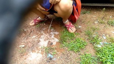 Outdoor screwing Indian Bhabhi In Car peeing Risky Public fuck-fest