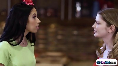 Alien lifeform needs to slurp busty doll