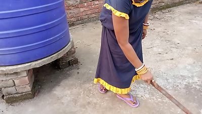 Bhabhi who was taking out the broom got a tremendous boning in apartment made on the roof! hardcore porn in clear Hindi voice